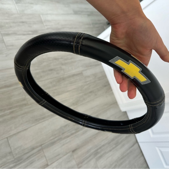 Chevrolet Premium Speed Grip SUV Truck VAN Steering Wheel Cover - Picture 3 of 8